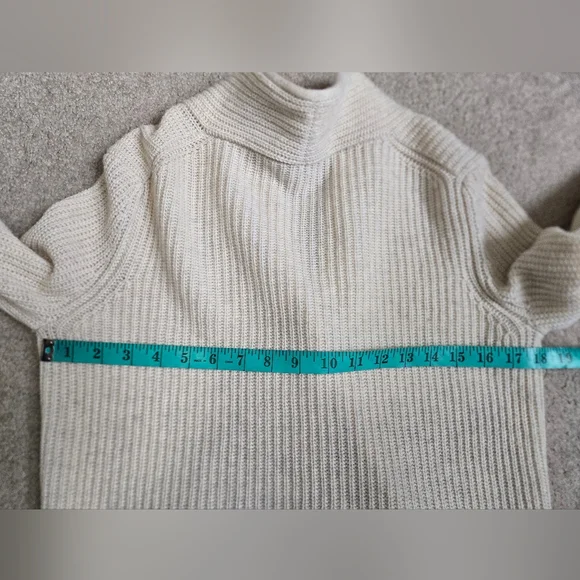 Vince  Wool And Cashmere Cream Ribbed Cardigan with Buttons. Size XS - Picture 10 of 11